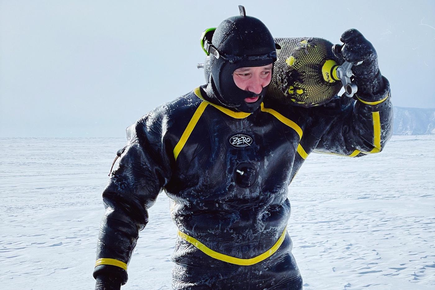 Изучать подводный мир в минус 35: история москвича, нырявшего в Байкал зимой