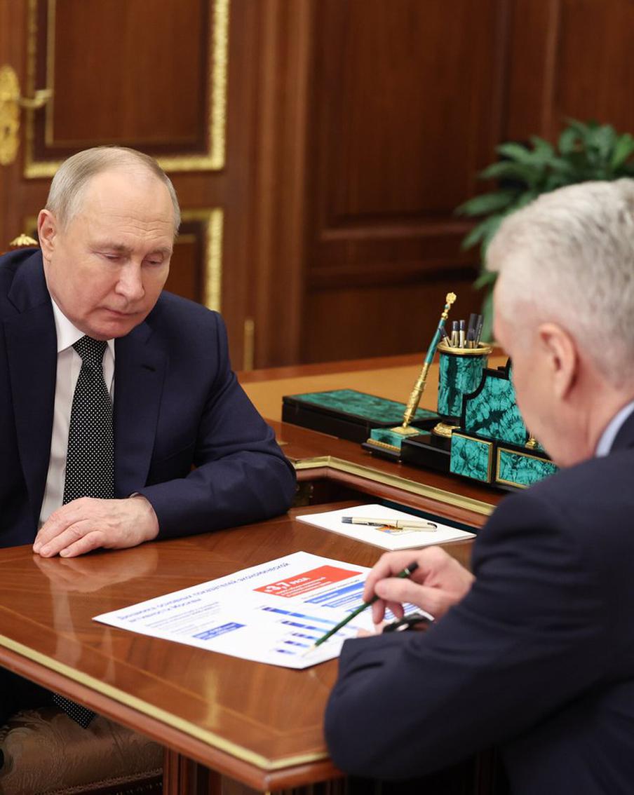 В ходе рабочей встречи Владимир Путин и Сергей Собянин затронули тему цифровой образовательной платформы "МЭШ"