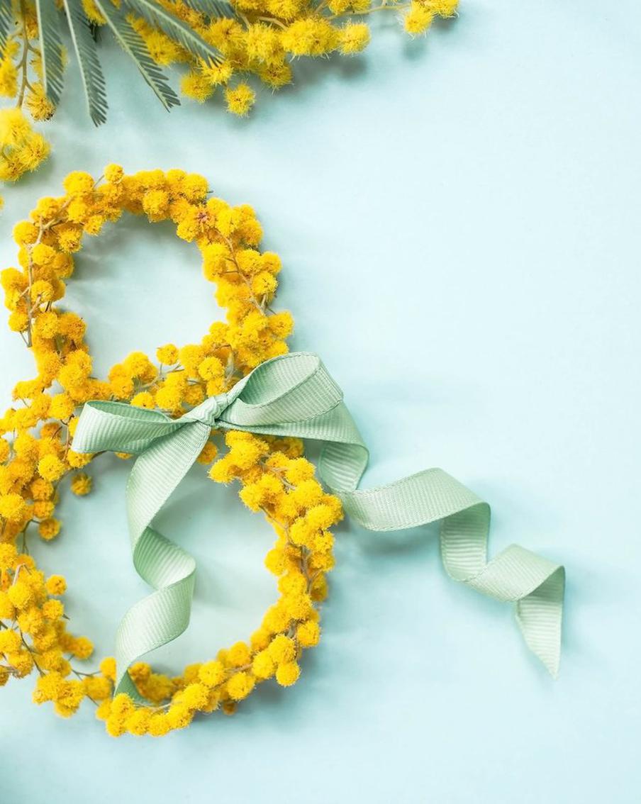 Чтобы все были довольны: что подарить на 8 Марта