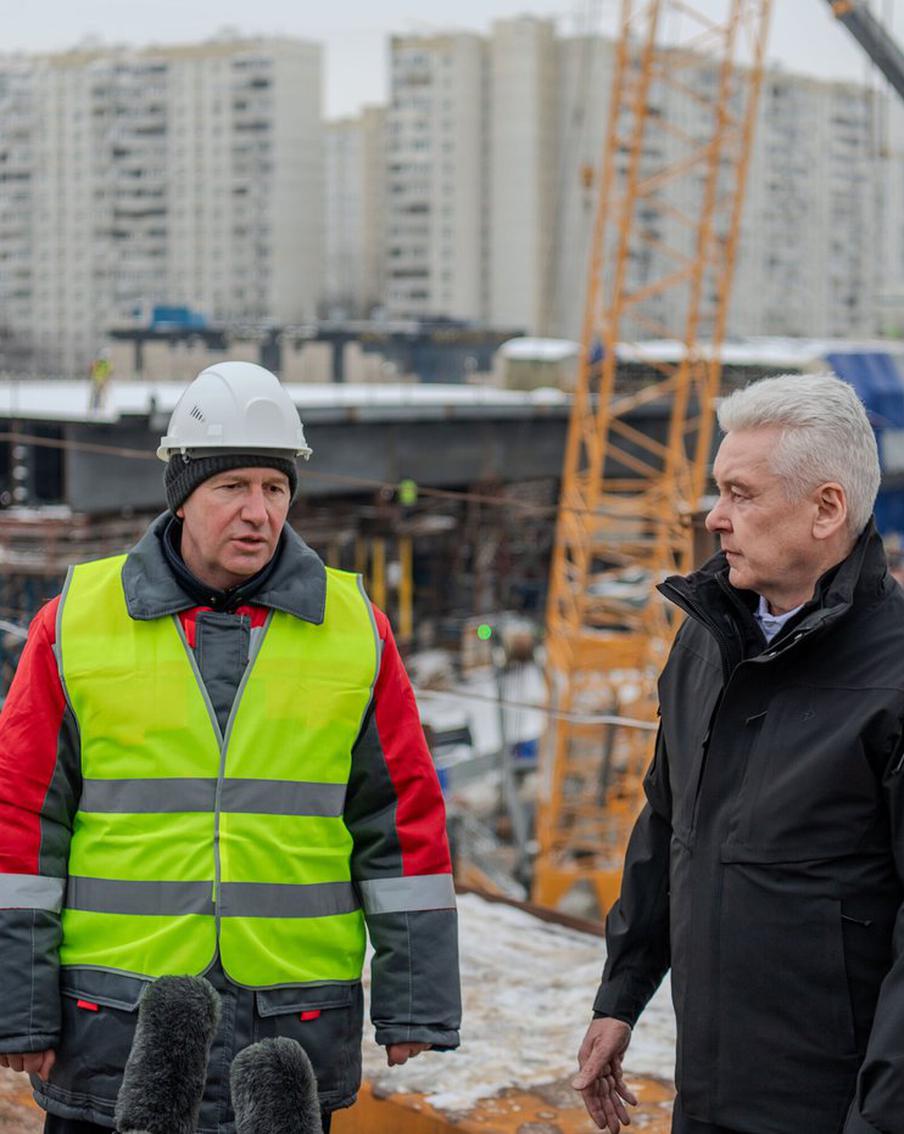 Среди дорог, которые строятся в столице, есть крупные объекты, которым под силу соединить разные районы города