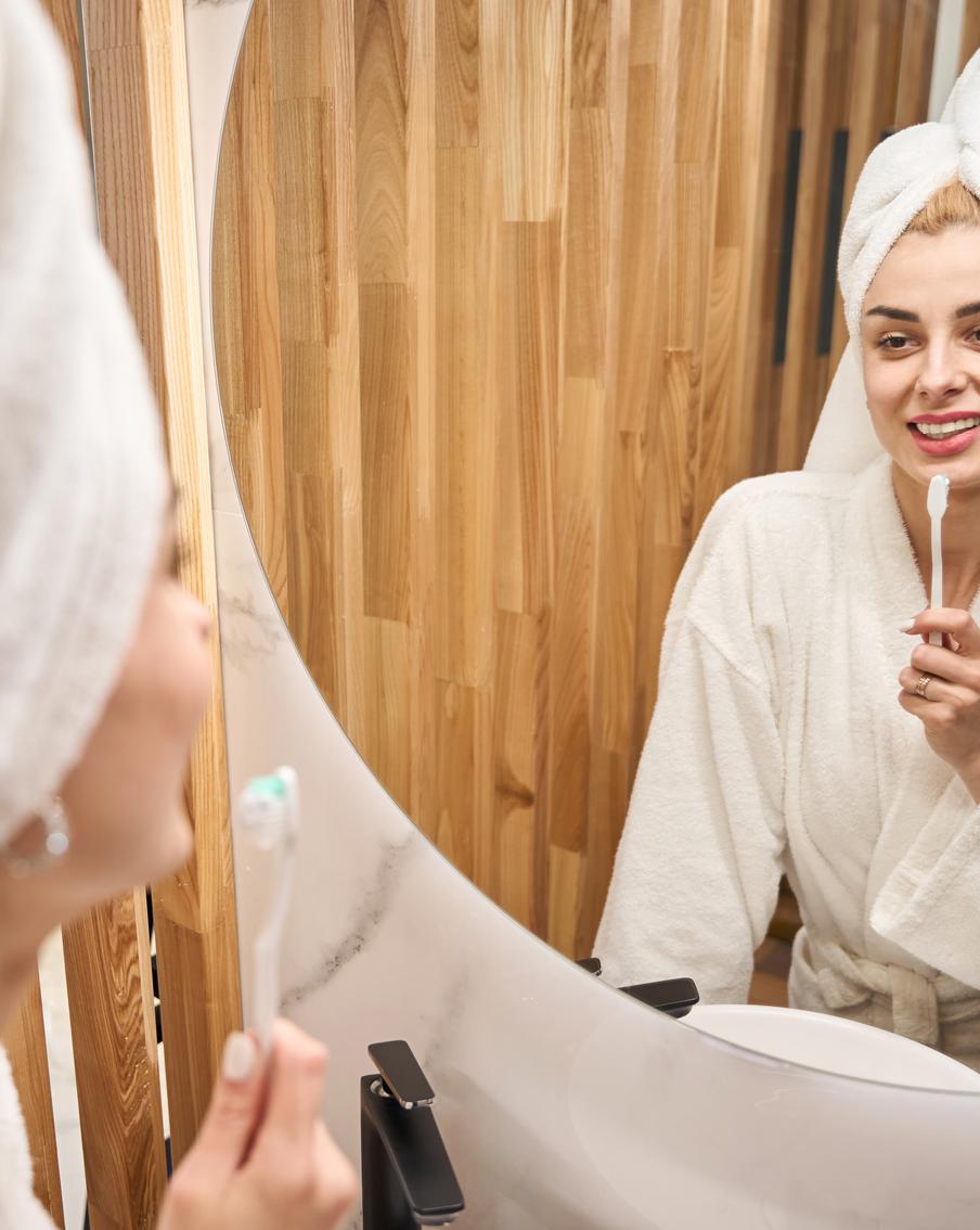 Чувствительность зубов может помешать вам есть мороженое и любимые кислые фрукты