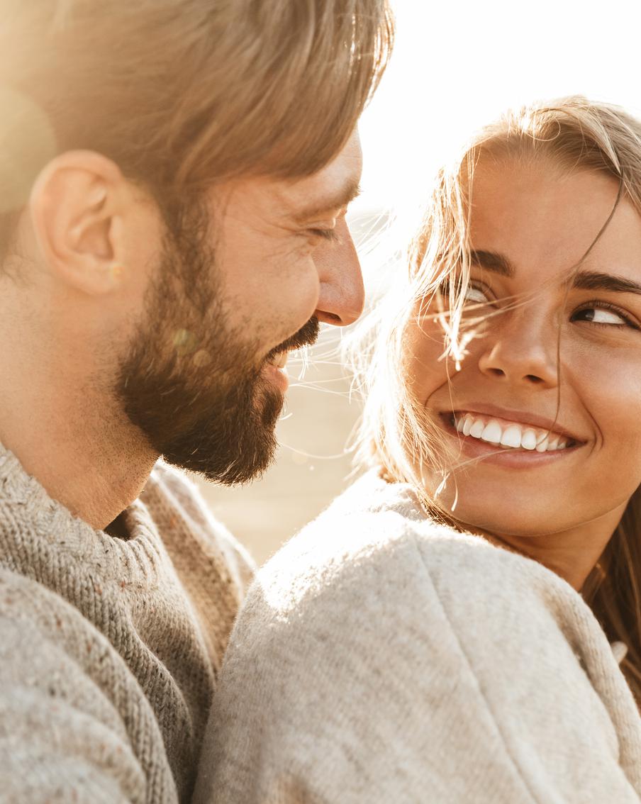 Привёл коня в квартиру, женился через 2 часа, увёз в Барселону: поступки мужчин, которые любят