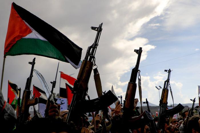 Хуситы атаковали эсминцы США в Красном море