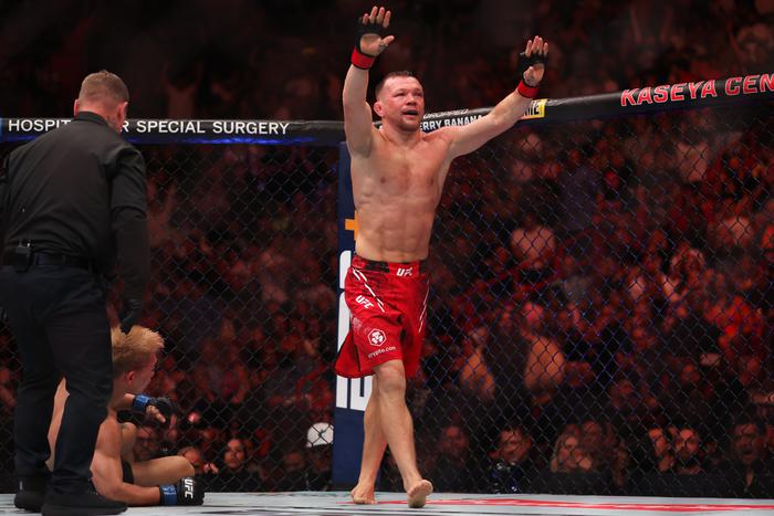 Российский боец UFC победил, несмотря на беспокоившую его травму