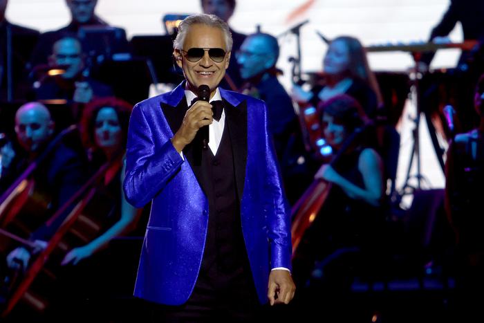 "Надеюсь, мой голос сможет стать лекарством". Metro поговорило с оперным певцом Андреа Бочелли