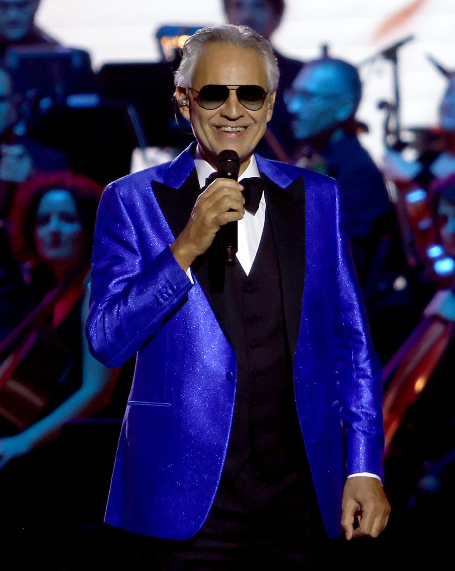 "Надеюсь, мой голос сможет стать лекарством". Metro поговорило с оперным певцом Андреа Бочелли