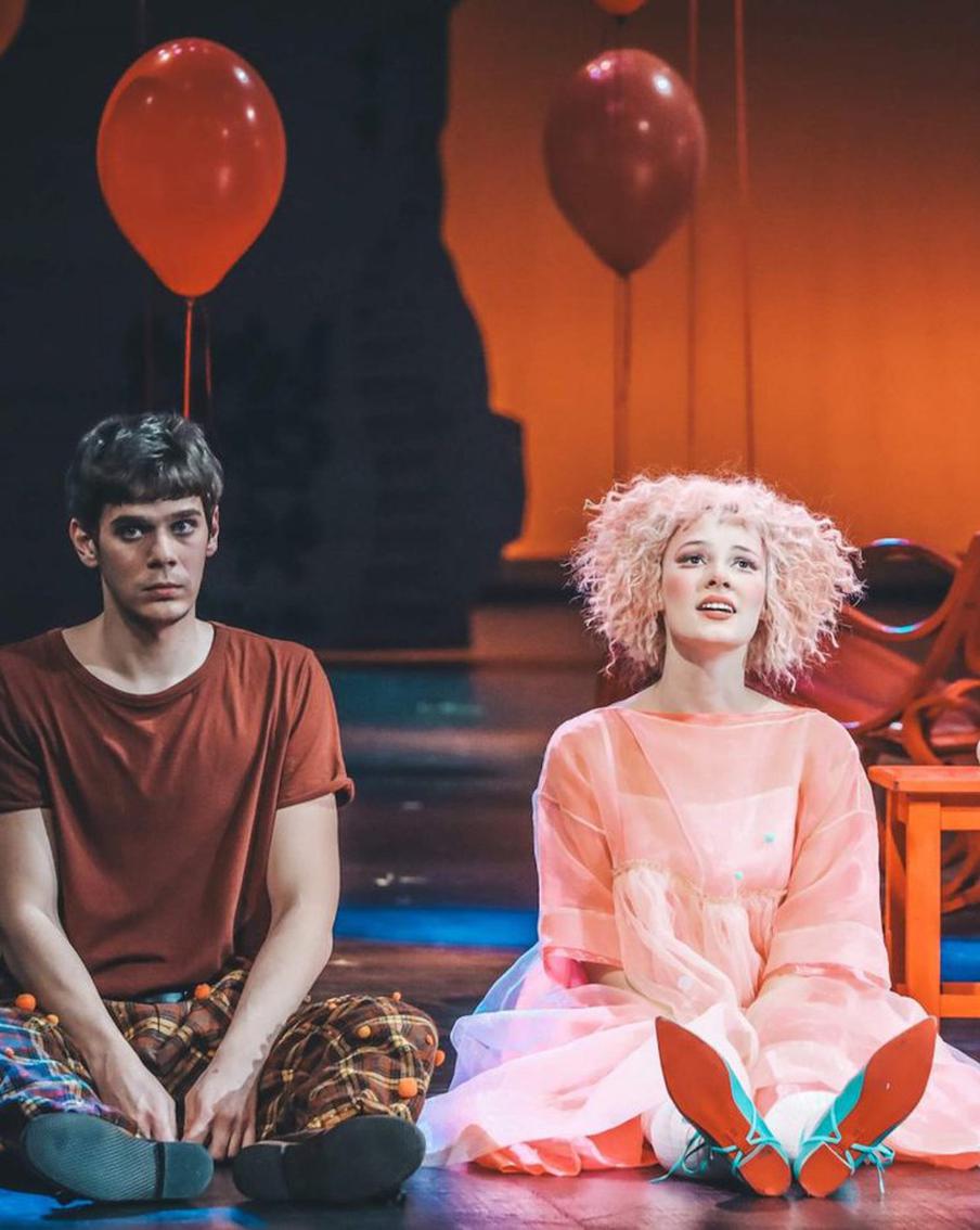 Настоящая любовь победит заклятья: в театре имени Вахтангова поставили "Обыкновенное чудо"