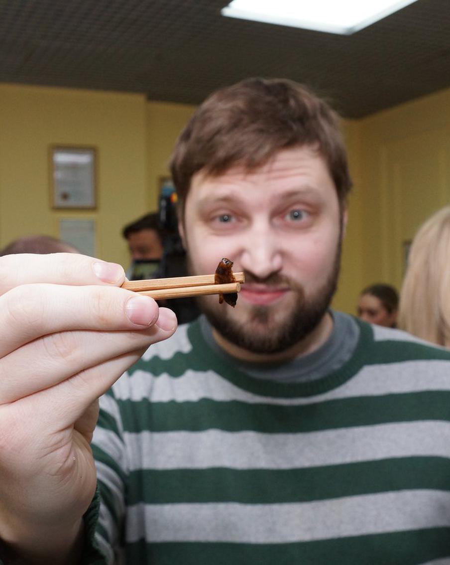 Сверчки – чипсики, а личинки – мяско. Репортёр Metro попробовал "еду будущего"