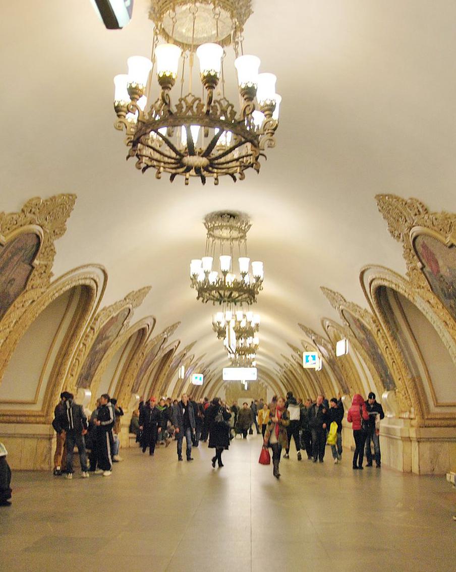 Кольцевой линии является культурным наследием и обслуживает в будни около 1,2 миллиона пассажиров