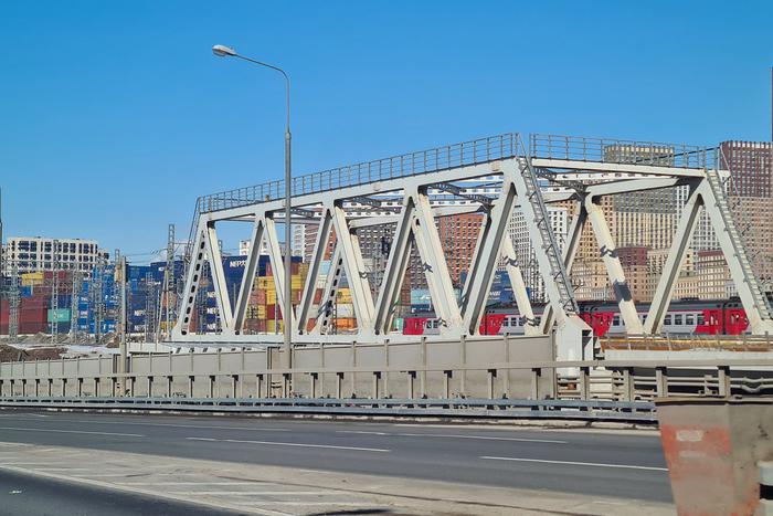 Благодаря строительству высокоскоростной магистрали перемещаться между Москвой и Санкт-Петербургом станет намного проще