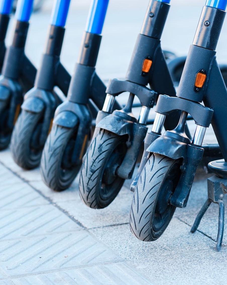 Рейтинг, тесты, ПДД и блокировки: что ждёт любителей электросамокатов в Москве