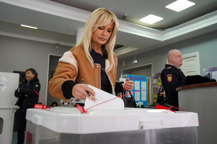 Москвичам напомнили о возможности обратиться в сервис "Перезвони сам" для защиты от мошенников, мешающих проведению выборов