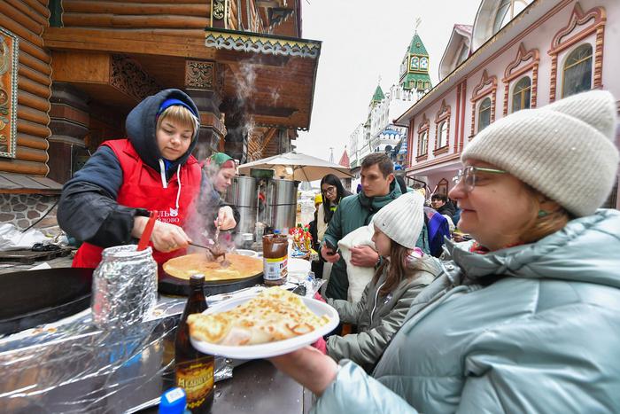 Посетителей фестиваля "Московская масленица" 17 марта угостят блинами