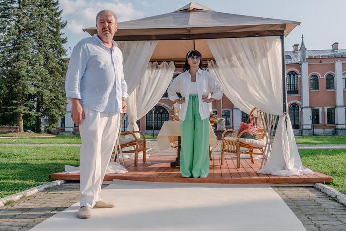 В комедии “Наследство” Робак сыграл блудного отца, который возвращается в семью в образе итальянского мафиози