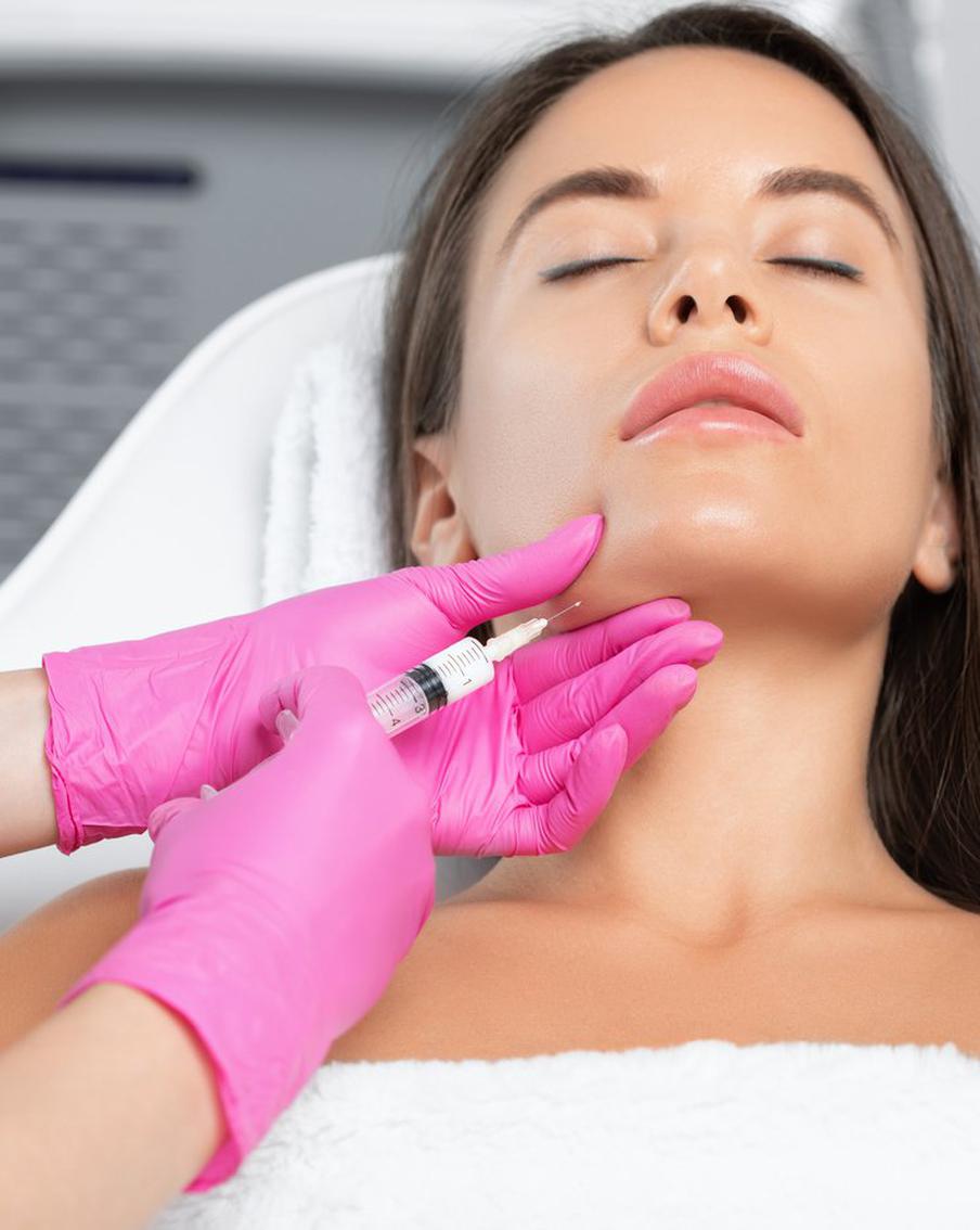 Липолитики: помогут ли они похудеть и кому стоит обходить липолитические коктейли стороной