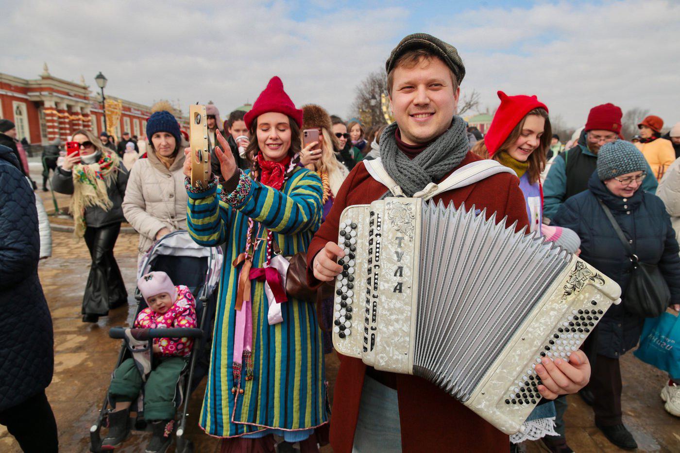 В "Царицыно" гуляли с песней.
