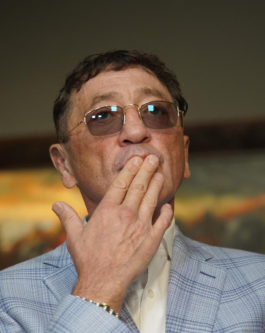 Григорий Лепс расстался со своей девушкой и вынужден сейчас сильно экономить