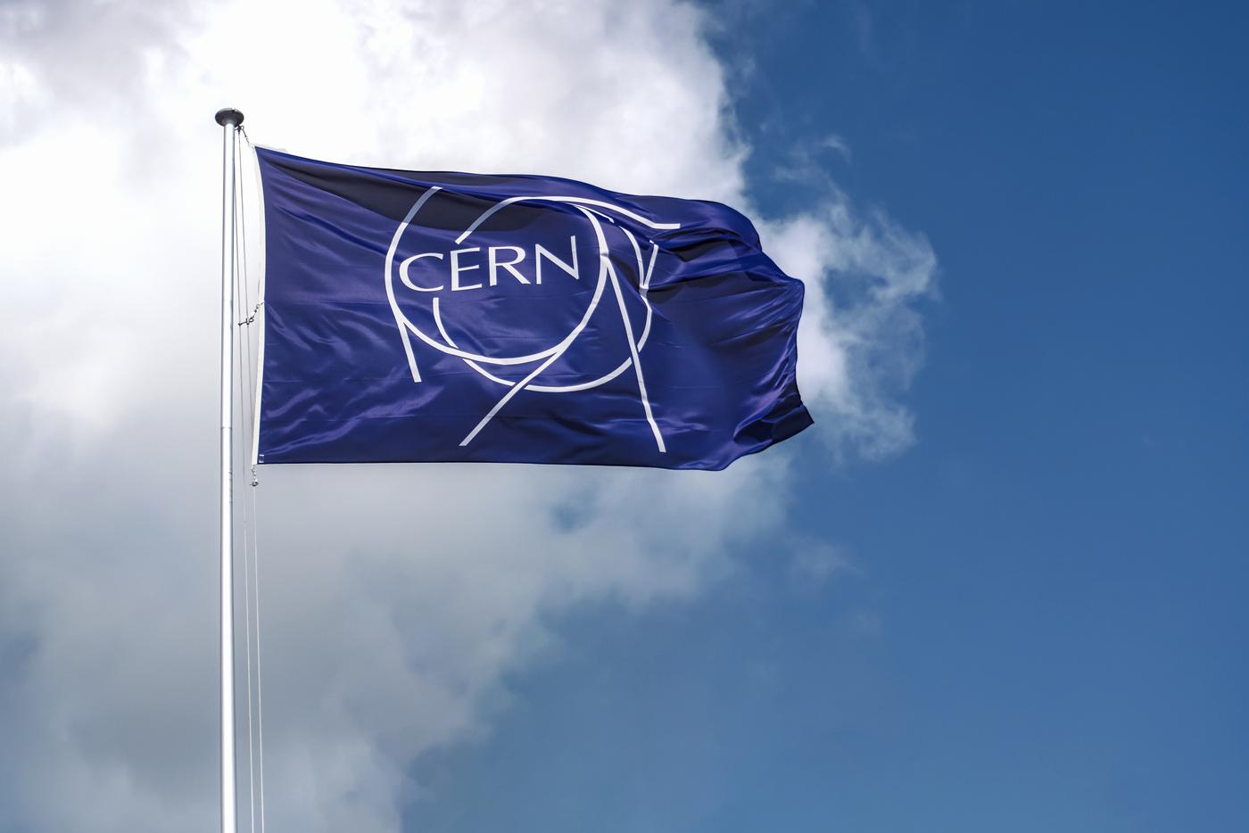 CERN прекратит в ноябре сотрудничество с 500 специалистами, связанными с РФ