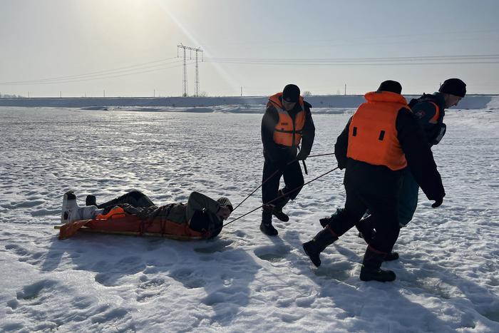 Как возле подмосковной деревни спасли рыбака, сломавшего ногу