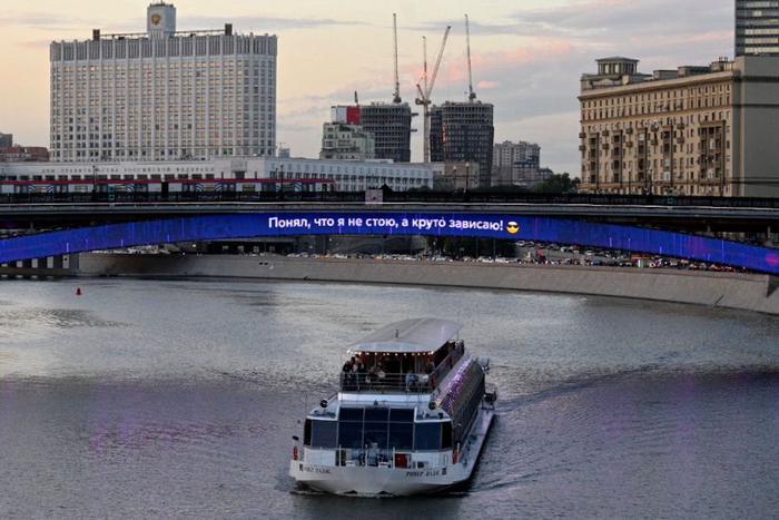 Мост завёл телеграм-канал и стал легендой соцсетей