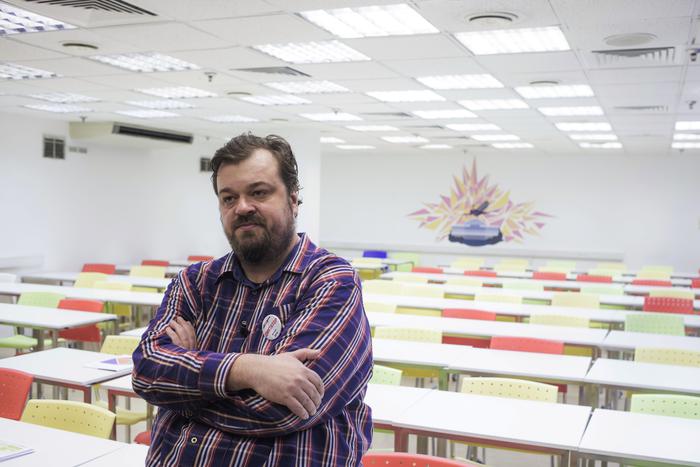 Появились подробности последних часов телекомментатора Василия Уткина