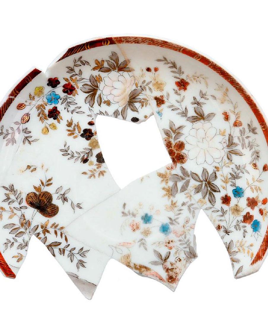 Детские игрушки, изысканная посуда и аптечные пузырьки: в Хамовниках откопали предметы московского быта XIX века