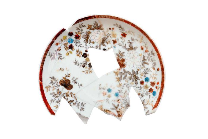 Детские игрушки, изысканная посуда и аптечные пузырьки: в Хамовниках откопали предметы московского быта XIX века