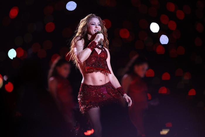 Шакира продолжает выставлять счета: певица презентовала новый альбом