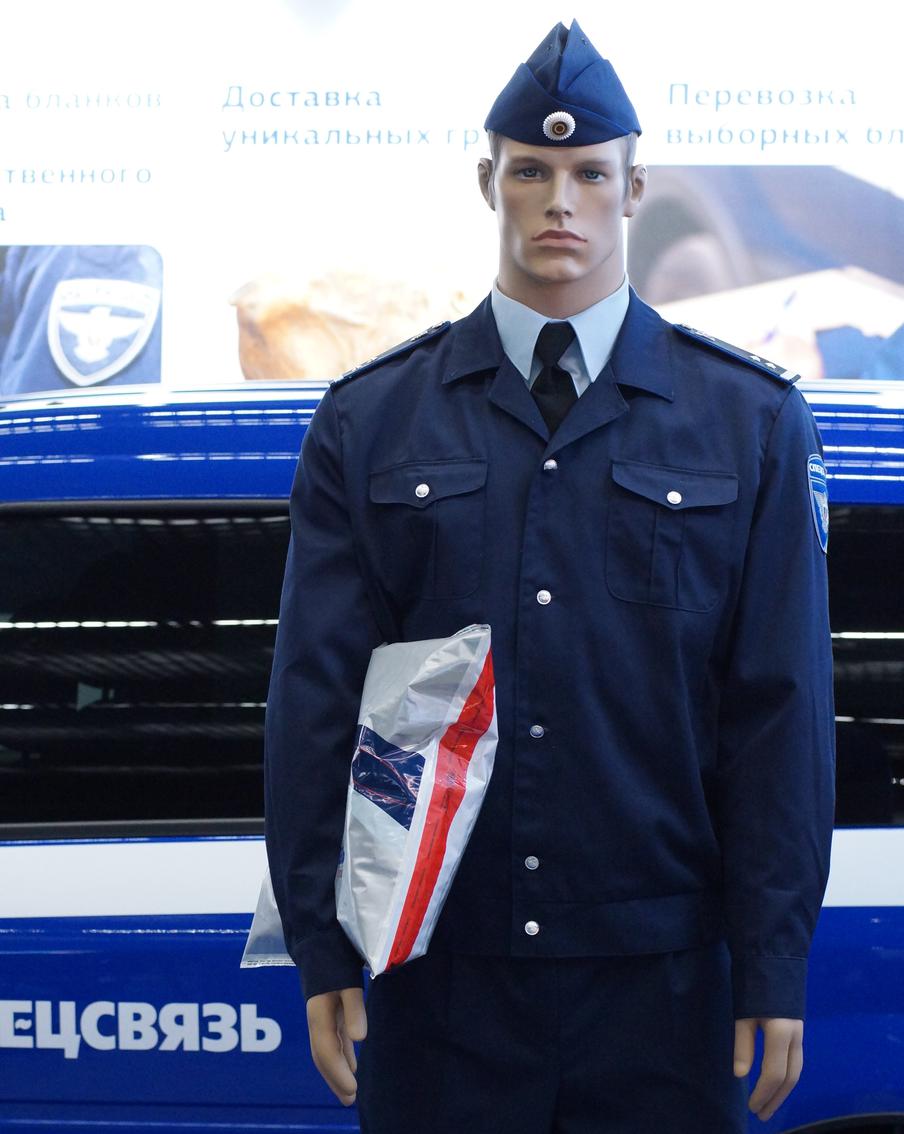 Почтовый спецназ возит мощи святых, произведения искусства и Кубок Гагарина