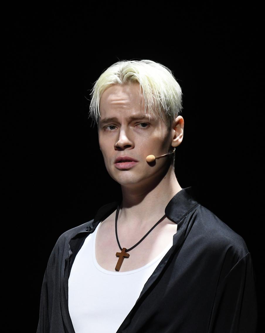 Певец SHAMAN заявил о готовности оплатить похороны каждой жертвы теракта в "Крокусе"