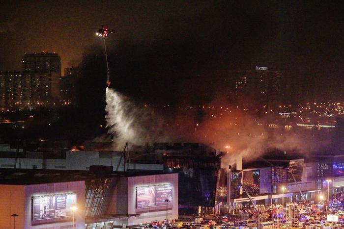 Пожар в "Крокус Сити Холле" в основном ликвидировали, заявил Воробьёв