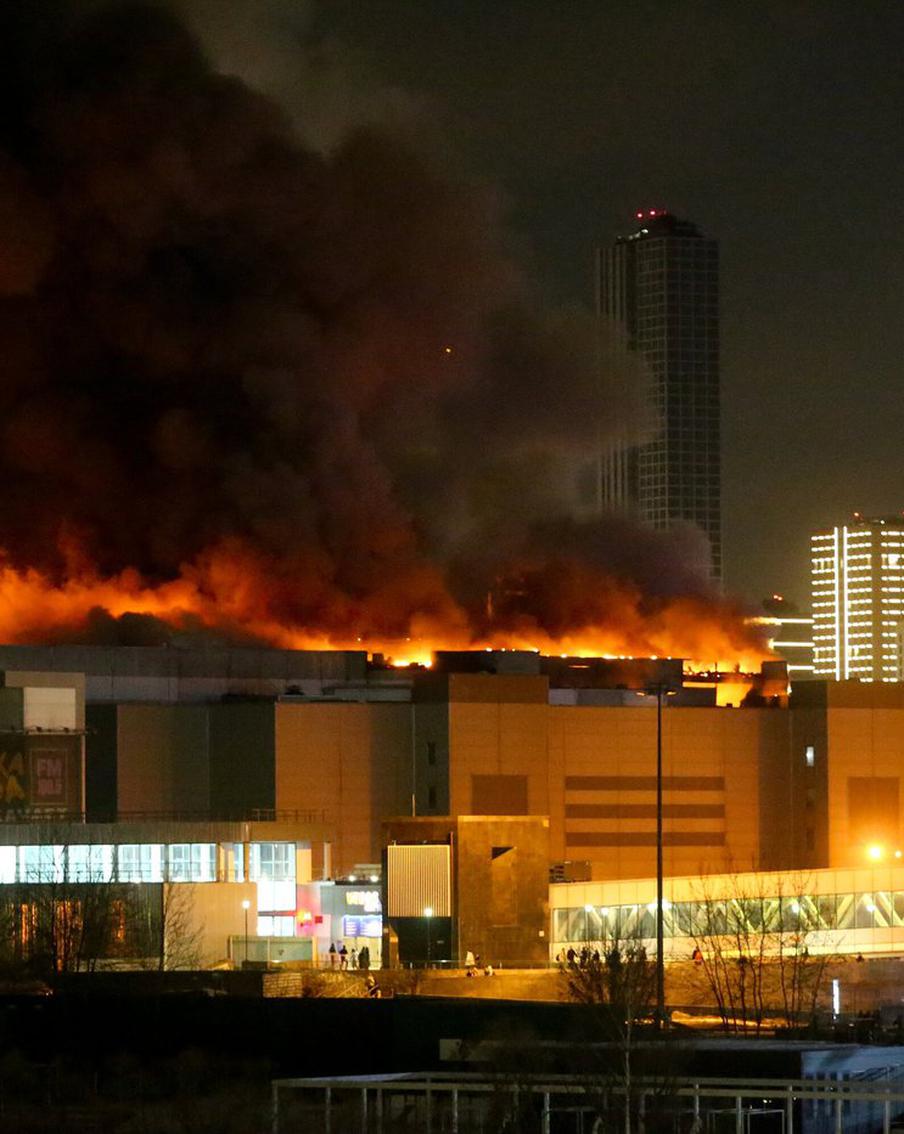 Трагедия в "Крокус Сити Холле": кто стоит за терактом, унёсшим жизни сотни человек