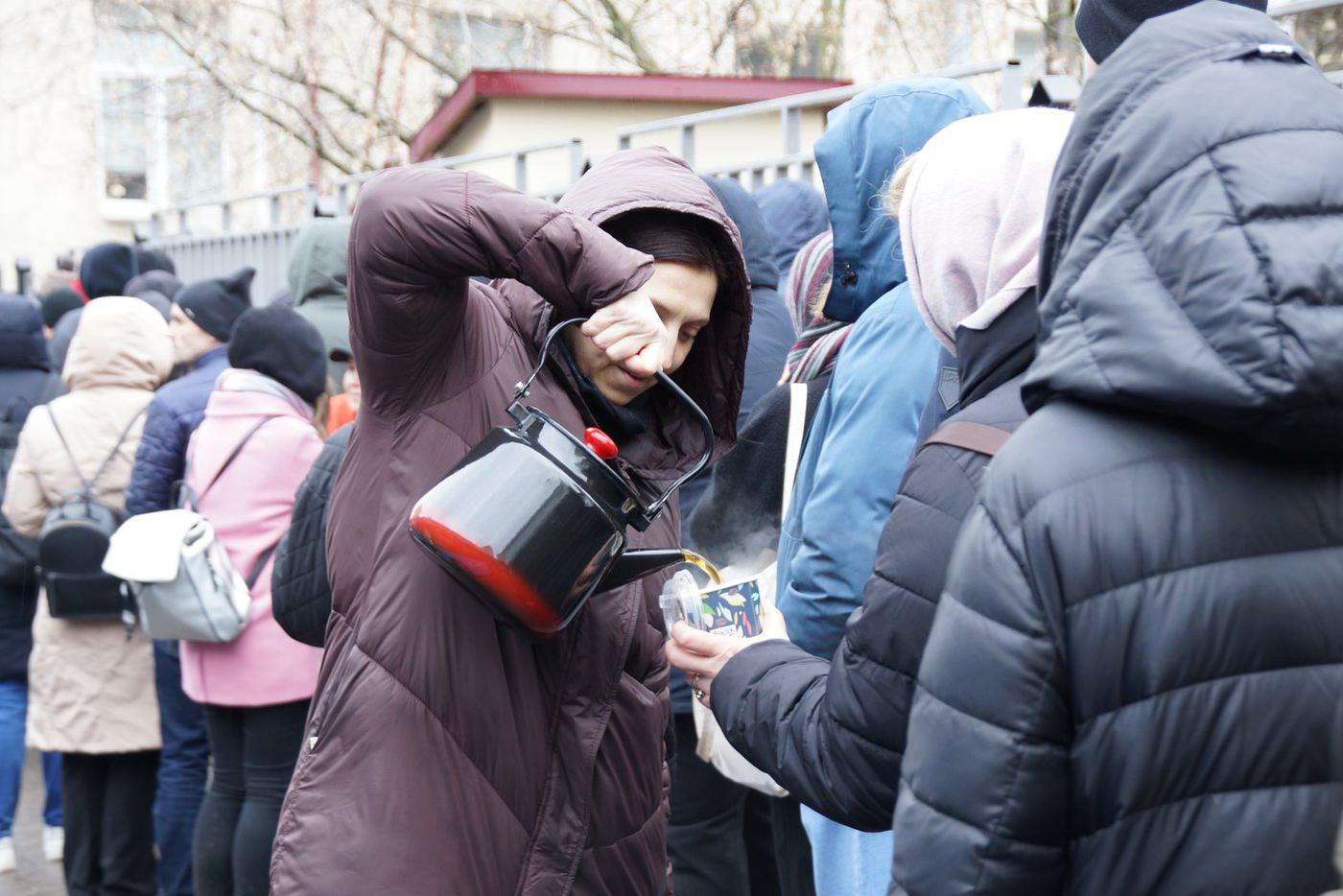 Москвичи в очереди на сдачу крови