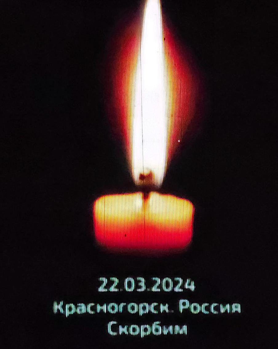 Самое высокое здание мира подсветили в цвета флага России