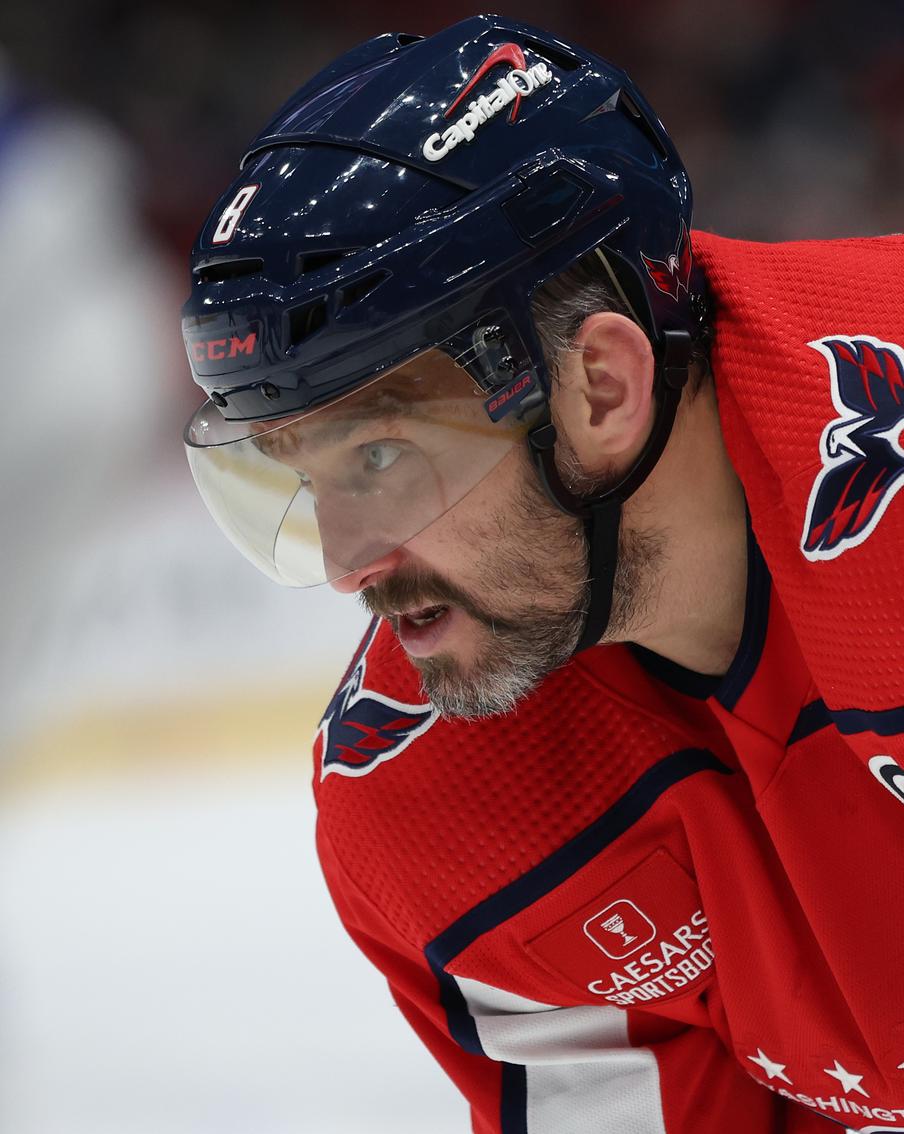 Александр Овечкин снова погнался за Уэйном Гретцки