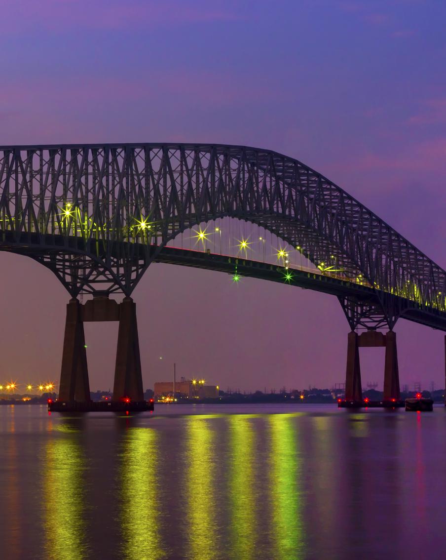 В США рухнул крупный автомобильный мост