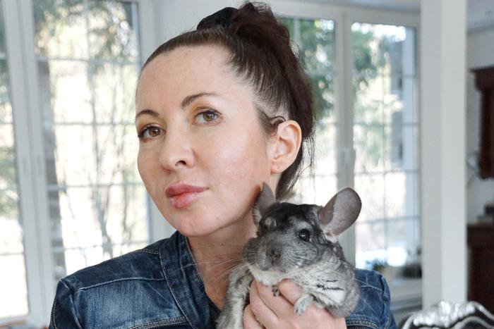 Смешалось всё: кони, свинки, собаки. Побывали в гостях у москвички с сотней питомцев дома