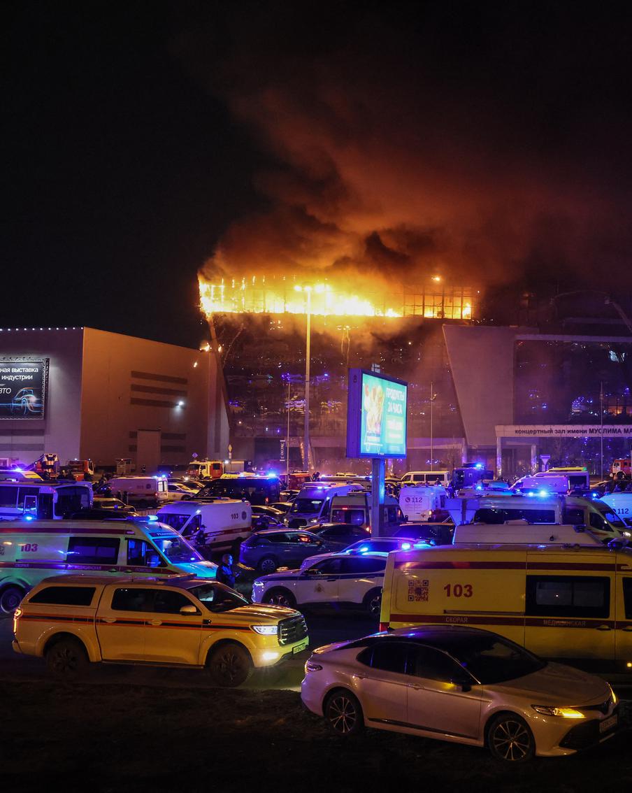 Выжившая в "Крокусе" рассказала, как охранник с топором спасал людей от террористов