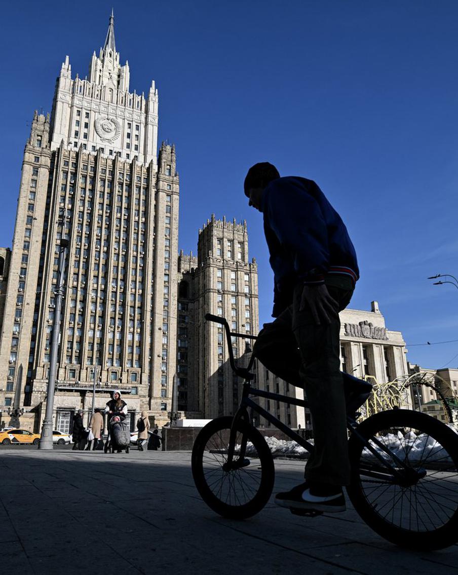 Россиян призвали взвешивать риски при планировании поездок за границу