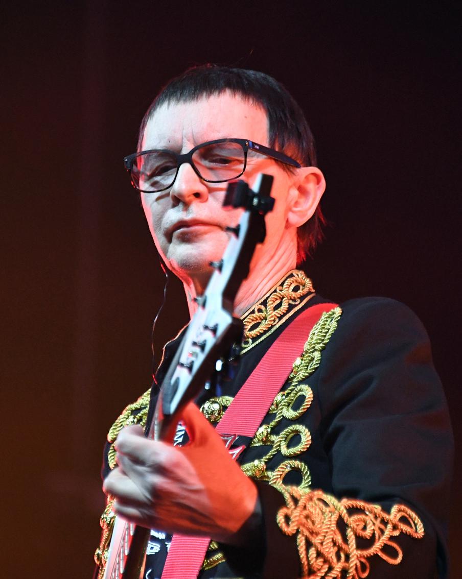 "Всё зло от слабости". Эдмунд Шклярский объяснил, почему "Пикник" не отказался от концерта в Питере