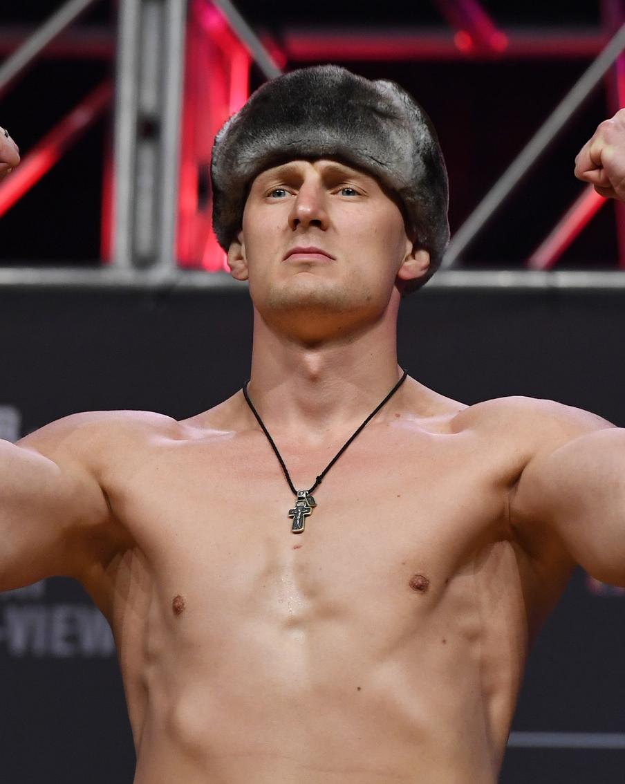 UFC решила организовать бой двух российских тяжеловесов