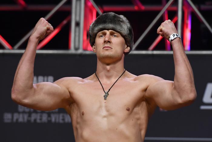 UFC решила организовать бой двух российских тяжеловесов