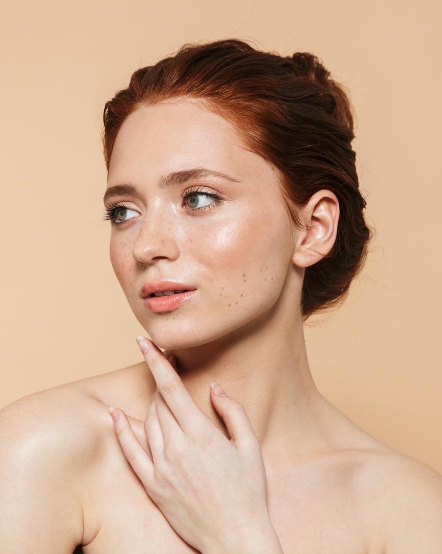 Биохакинг в косметике: как сохранить и продлить молодость кожи