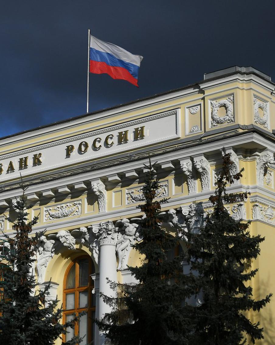 ЦБ продлил ограничения для физлиц на перевод средств за рубеж