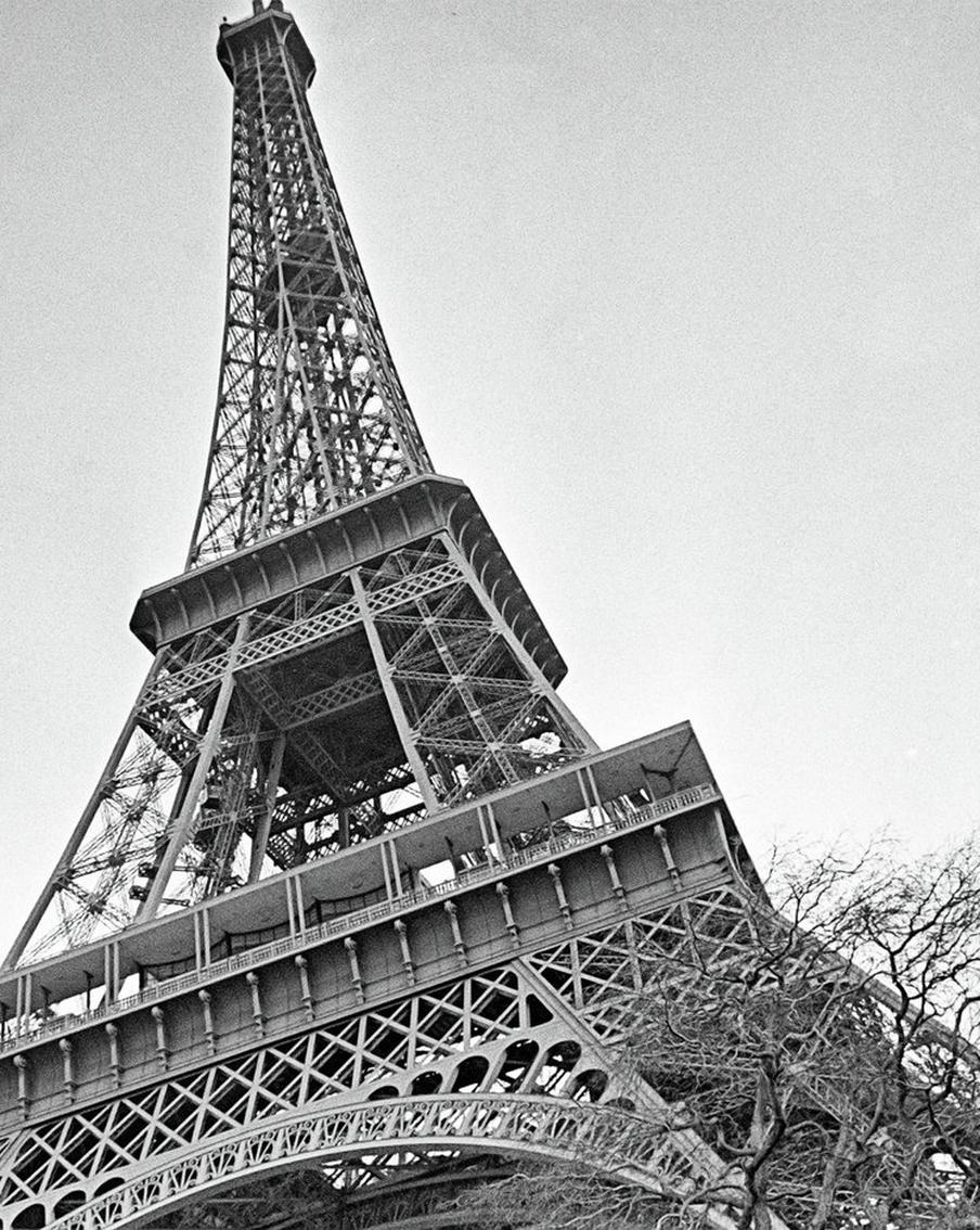 Инженерия захватила архитектуру: 135 лет назад официально открылась Эйфелева башня