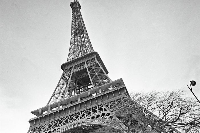 Инженерия захватила архитектуру: 135 лет назад официально открылась Эйфелева башня