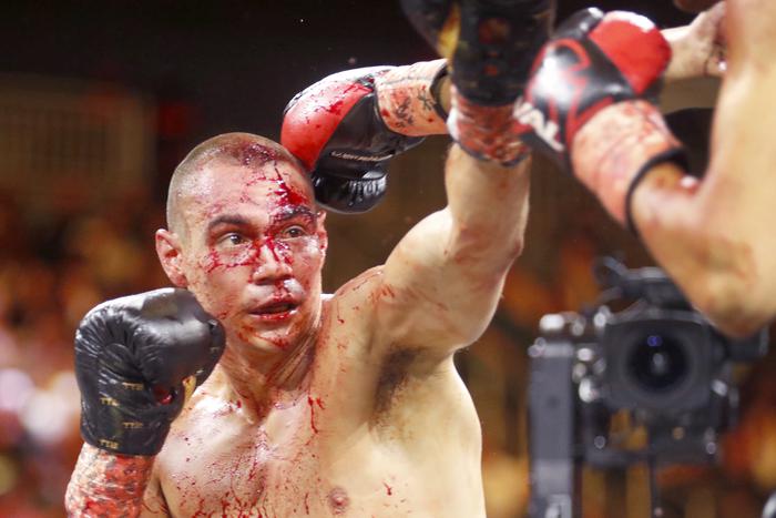 Сын Кости Цзю уступил чемпионский пояс самому тощему боксёру мира