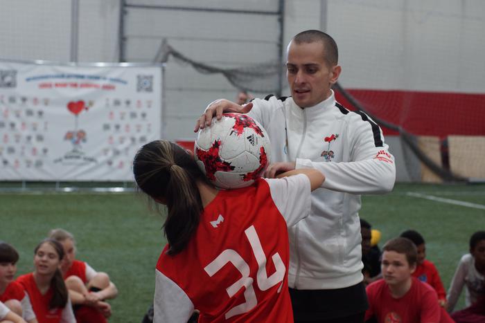 Дети сыграли в Москве в футбол под флагом добра