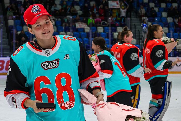 "Болею за брата и за Овечкина": одна из лучших хоккеисток России дала интервью Metro