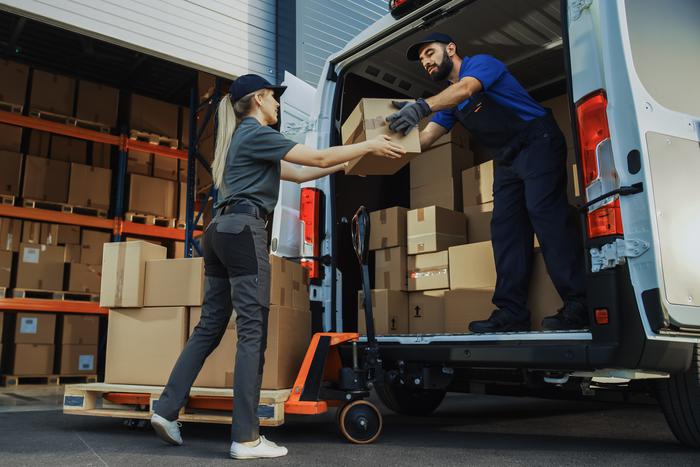 Понижение порога беспошлинного ввоза товаров – какая продукция подорожает больше всего